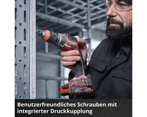 Person mit Schutzbrille bedient einen Einhell Akku-Trockenbauschrauber mit integrierter Druckkupplung bei der Montage an einem Metallprofil.