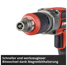 Nahaufnahme eines Akkubohrschraubers mit Magnetbithalterung für einen schnellen und werkzeuglosen Bitwechsel.