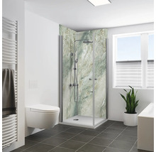 Modernes Badezimmer mit Eckdusche, Duschkabine aus Glas und Duschwand mit Marmoroptik sowie wandhängendem WC und Handtuchheizkörper.