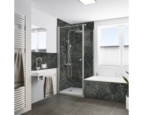 Modernes Badezimmer mit Dusche, Duschabtrennung, Badewanne und Waschbecken mit dunklen Marmoroptik Wandverkleidungen.