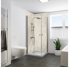 Moderne Eckduschkabine mit verchromten Profilen und beigen Duschwandpaneelen in Steinoptik in einem hellen Badezimmer mit Hänge-WC.