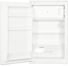 Offener Einbaukühlschrank mit Gefrierfach, zwei Glasablagen, Gemüsefach und drei Türabstellern.