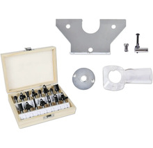 Oberfräser-Set in einer Holzkiste mit Zubehör aus Metall und Kunststoff.