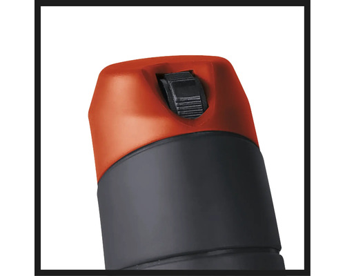 Detailansicht eines schwarzen Einstellrades aus Kunststoff an einem rot-schwarzen Gehäuse eines Elektrowerkzeugs.