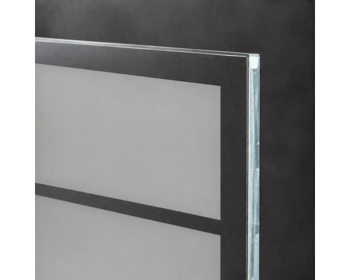 Detailansicht einer Glaswand mit schwarzem Rahmen und satinierten Glasflächen für Duschen oder Raumteiler.