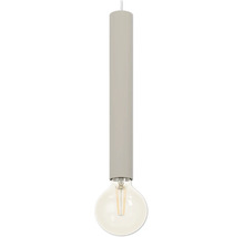 Zylindrische Pendelleuchte mit großer LED-Filament-Globelampe.