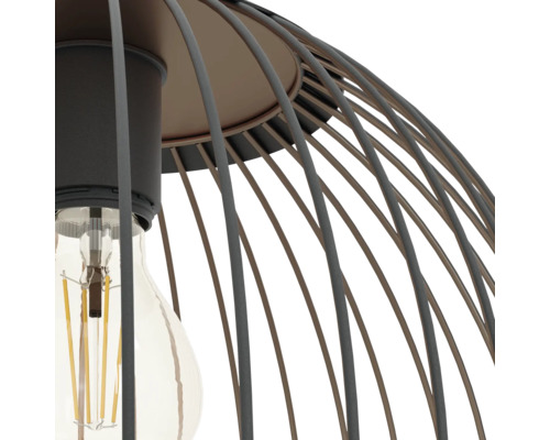 Detailansicht einer Pendelleuchte mit schwarzem Drahtkäfig und LED-Filament-Leuchtmittel.