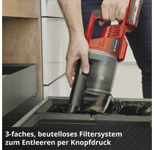 Einhell Akku-Handsauger wird per Knopfdruck über einem Mülleimer entleert.
