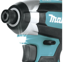 Makita Schlagschrauber mit integrierter LED-Arbeitsleuchte zur Ausleuchtung der Werkzeugaufnahme und des Arbeitsbereichs.