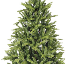 Nahaufnahme eines grünen künstlichen Weihnachtsbaums mit dichten Zweigen und realistischen Nadeln.