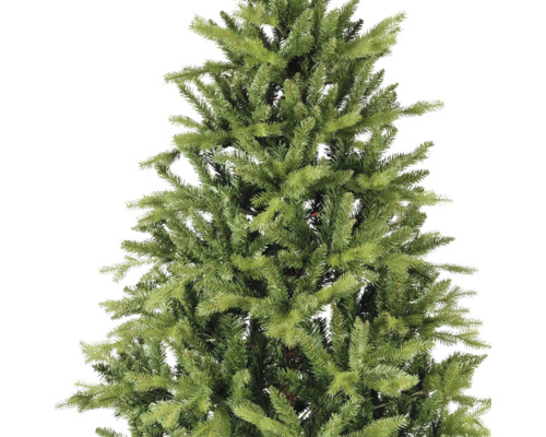 Nahaufnahme eines grünen künstlichen Weihnachtsbaums mit dichten Zweigen und realistischen Nadeln.