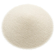 Feinkörniger Sand, kreisförmig aufgeschüttet für Bauvorhaben oder Dekoration.