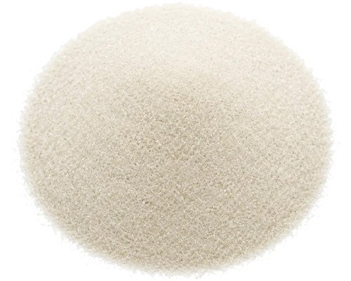 Feinkörniger Sand, kreisförmig aufgeschüttet für Bauvorhaben oder Dekoration.