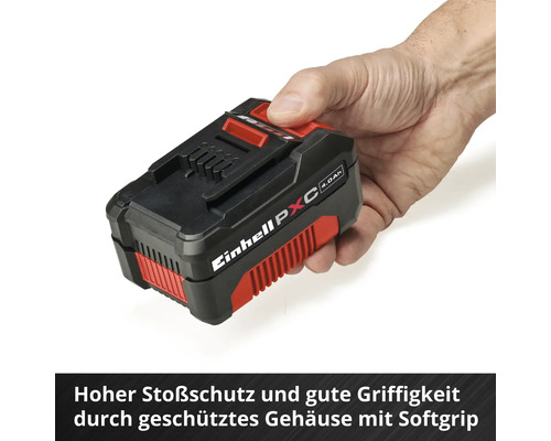 Eine Hand hält einen Einhell Power X-Change Akku mit 4,0 Amperestunden, stoßgeschütztes Gehäuse mit Softgrip für gute Griffigkeit.