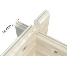 Nahaufnahme einer Eckverbindung aus Holz für ein Gartenhaus mit einer Wandstärke von 44 Millimeter.