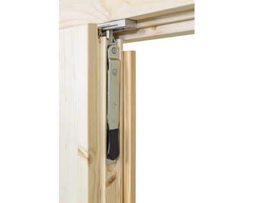 Kantriegel aus Metall mit schwarzem Hebel, montiert in einem hellen Holzrahmen für Fenster oder Türen.