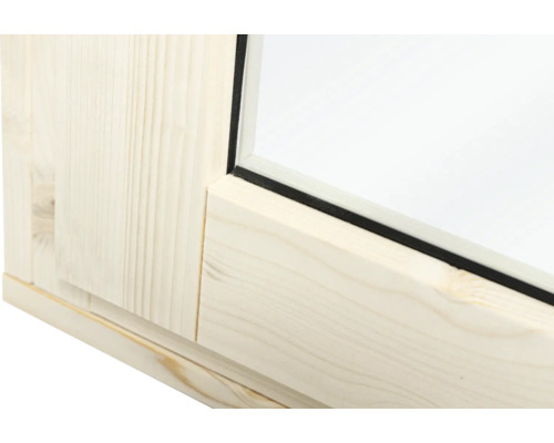 Detailansicht eines Fensterrahmens aus Holz mit Eckverbindung und Verglasung.