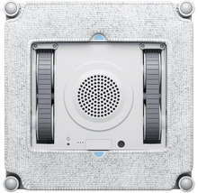 Unterseite eines quadratischen Fensterputzroboters mit zwei Laufraedern und einem zentralen Saugmotor mit Mikrofasertuch.