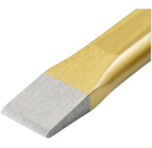 Detailansicht einer flachen Meißelspitze aus Metall mit angeschliffener Schneide.