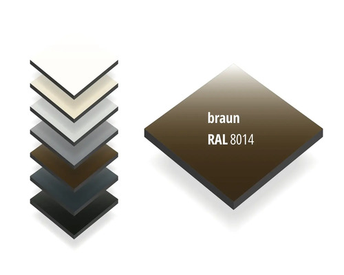 HPL-Platte im Farbton RAL 8014 Sepiabraun aus einer Auswahl verschiedener Farbmuster.