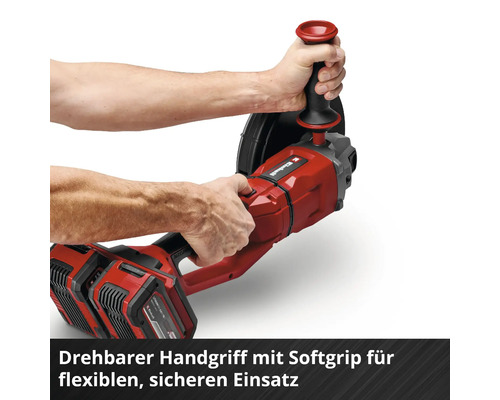 Einhell Akku-Winkelschleifer mit drehbarem Handgriff und Softgrip, der von zwei Händen zur sicheren Anwendung gehalten wird.