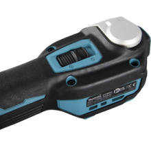 Nahaufnahme des Kopfes eines Makita Akku-Multitools DTM52 mit Ein-Aus-Schalter und StarlockMax-Aufnahme.