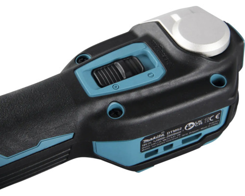Nahaufnahme des Kopfes eines Makita Akku-Multitools DTM52 mit Ein-Aus-Schalter und StarlockMax-Aufnahme.