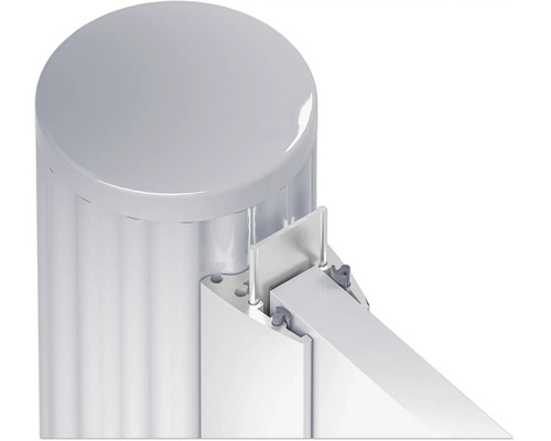 Detailansicht eines Aluminiumpfostens mit Kappe und Profilanschluss für Sichtschutzzäune.