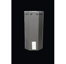 Rückansicht eines Kaminofens mit Natursteinverkleidung, Metallrückwand und Aussparungen für Rohrleitungen.