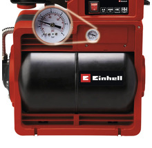 Einhell Hauswasserwerk mit Manometer, Druckkessel und Einhell Logo. Angaben zu 4,8 bar Druck, 4500 Liter pro Stunde und einem Rückschlagventil.