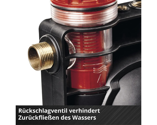 Detailaufnahme einer Wasserpumpe mit integriertem Rückschlagventil, das das Zurückfließen von Wasser verhindert.