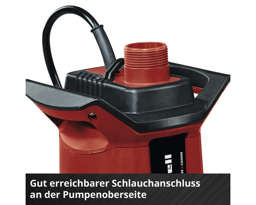Gut erreichbarer Schlauchanschluss mit Gewinde an der Oberseite einer Einhell Pumpe.