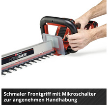 Einhell Heckenschere mit schmalem Frontgriff und Mikroschalter für eine komfortable Handhabung, demonstriert durch zwei Hände.