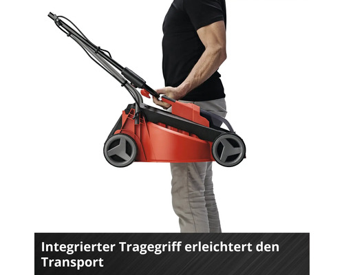 Eine Person trägt einen Rasenmäher am integrierten Tragegriff, was den einfachen Transport zeigt.