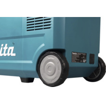 Makita Akku Kuehl und Waermebox mit Raedern und Typenschild