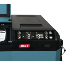 Bedienfeld einer Makita Akku-Kühlbox mit Digitalanzeige und Temperaturregelung.
