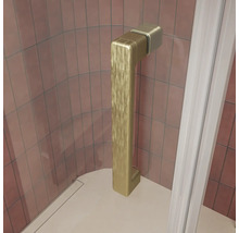 Verticaler Duschgriff aus Metall mit matter Oberfläche zur Montage an einer Duschwand.