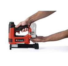 Einhell Akku Tacker mit Einhell Logo, gehalten von einer Hand, zur Verwendung mit Einhell Power X Change Akkus.