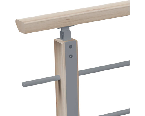 Treppengeländerpfosten mit Holzhandlauf und Metallstreben