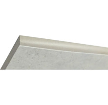 Fliese mit abgerundeter Kantenleiste in Steinoptik