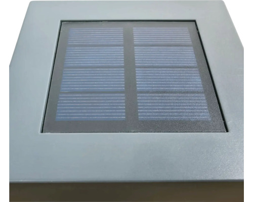 Quadratisches Solarpanel für Außenleuchte zur Montage an Pfosten oder Oberflächen.