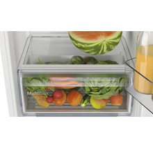 Kühlschrank MultiBox XXL Schublade für Obst und Gemüse mit Lebensmitteln befüllt.