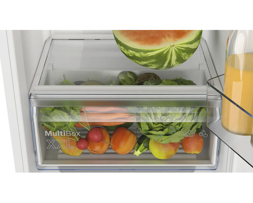 Kühlschrank MultiBox XXL Schublade für Obst und Gemüse mit Lebensmitteln befüllt.