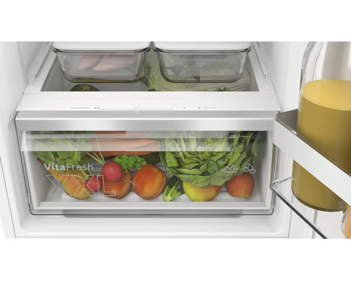 Kühlschrank mit VitaFresh XXL Schublade für Obst und Gemüse mit einstellbarer Feuchtigkeit