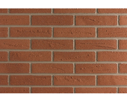 Strukturierte Ziegelwand mit klassischem Mauerwerksverband.
