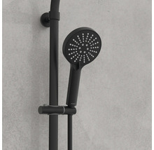 Duschstangenset mit Handbrause und Brausestange in modernem Design zur Wandmontage im Badezimmer.