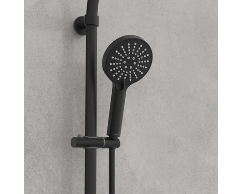 Duschstangenset mit Handbrause und Brausestange in modernem Design zur Wandmontage im Badezimmer.