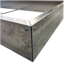 Eckverbindung eines Hochbeets aus Metall mit Schrauben