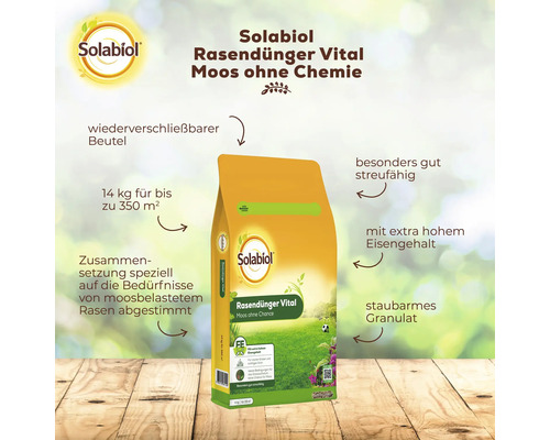 Solabiol Rasendünger Vital 14 kg im wiederverschließbaren Beutel mit hohem Eisengehalt zur Bekämpfung von Moos ohne chemische Mittel.
