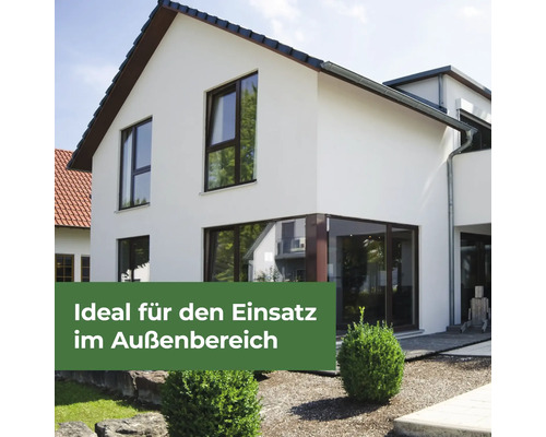 Modernes Wohnhaus mit heller Fassade und Fenstern für die Anwendung im Außenbereich